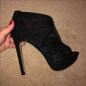 Brand new never worn! Size 7.